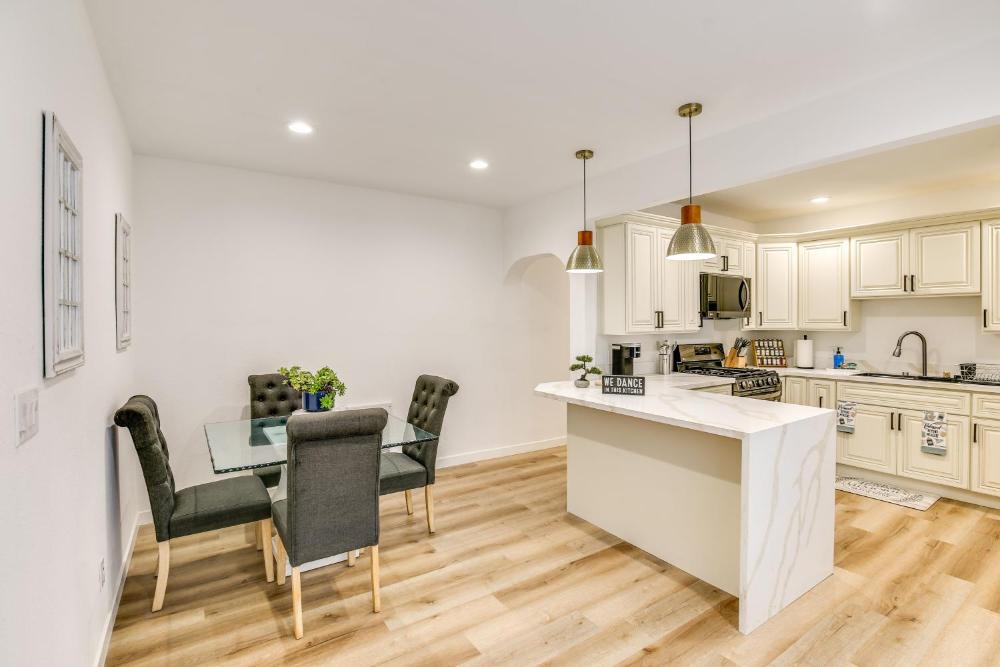 7 Mi to Dtwn! Modern Retreat in East Los Angeles